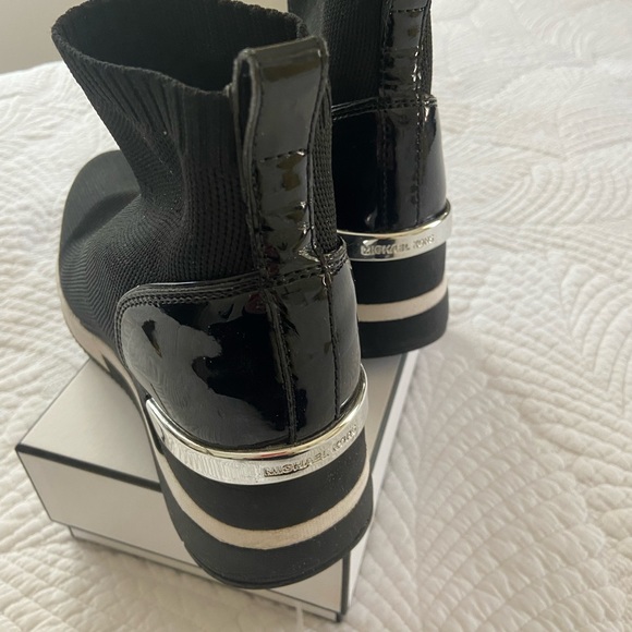 Michael  Kors - Picture 3 of 4